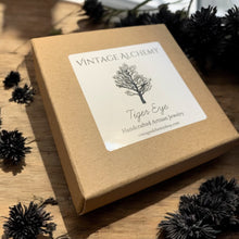 Load image into Gallery viewer, Box for tiger eye bracelet