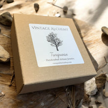 Load image into Gallery viewer, Gift box for turquoise bracelet with seashell charms