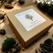 Load image into Gallery viewer, Gift box for turquoise stretch bracelet for a essential oils