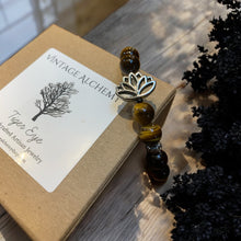 Load image into Gallery viewer, Tiger eye bracelet with craft gift box