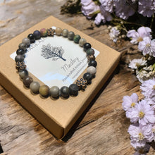 Load image into Gallery viewer, multicolored beaded bracelet with flower charms