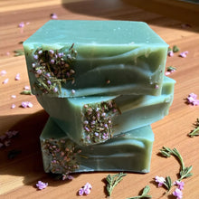 Load image into Gallery viewer, wild heather and thyme soap