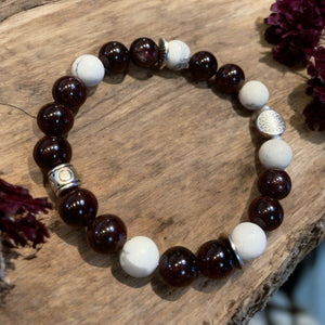 Garnet and howlite beaded bracelet