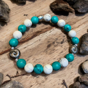 Green turquoise and howlite stretch bracelet