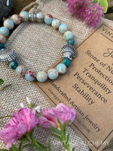 Load image into Gallery viewer, jasper beaded bracelet with seashell charms
