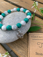 Load image into Gallery viewer, beaded bracelet with leaf charm

