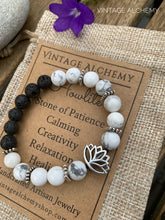 Load image into Gallery viewer, essential oil bracelet with howlites

